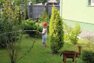Гостевой дом Usadba Bulbyanka Vystychi Семейный номер с видом на сад-2